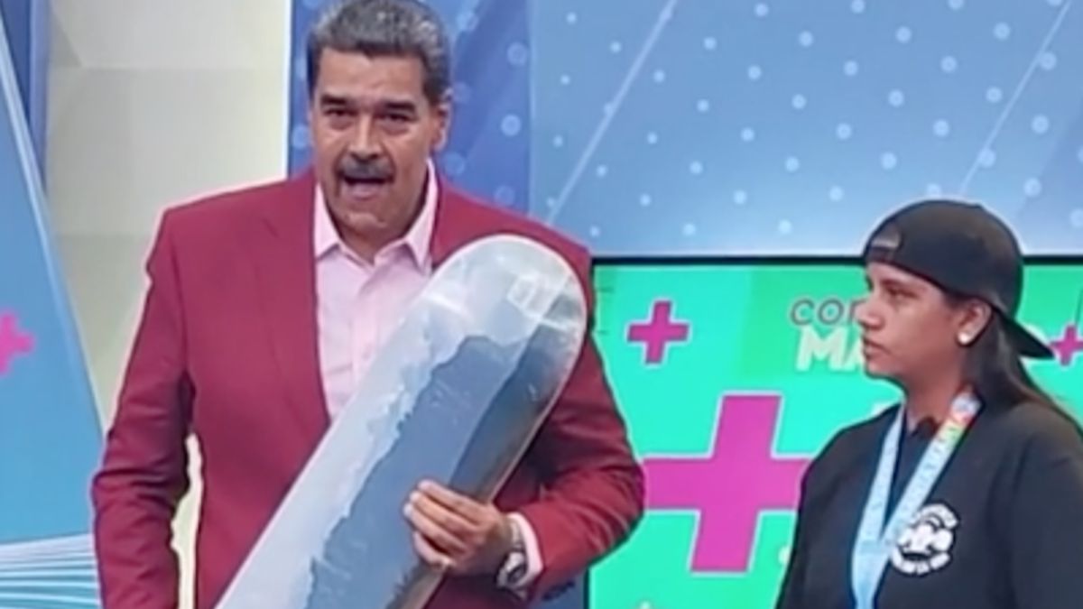 Maduro al ver a una skater: “Hay que organizar un festival con los mejores patineteros”