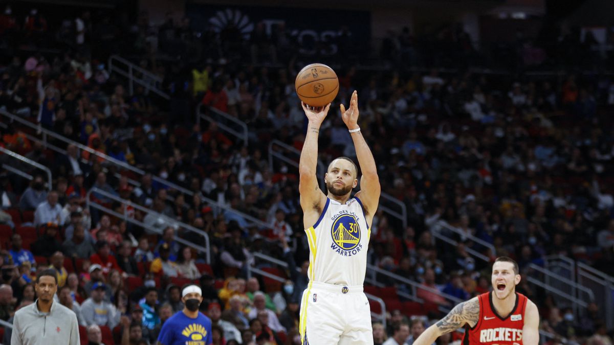 Steph Curry Gives Incredible Gift to Real Madrid Star - Inside the Warriors