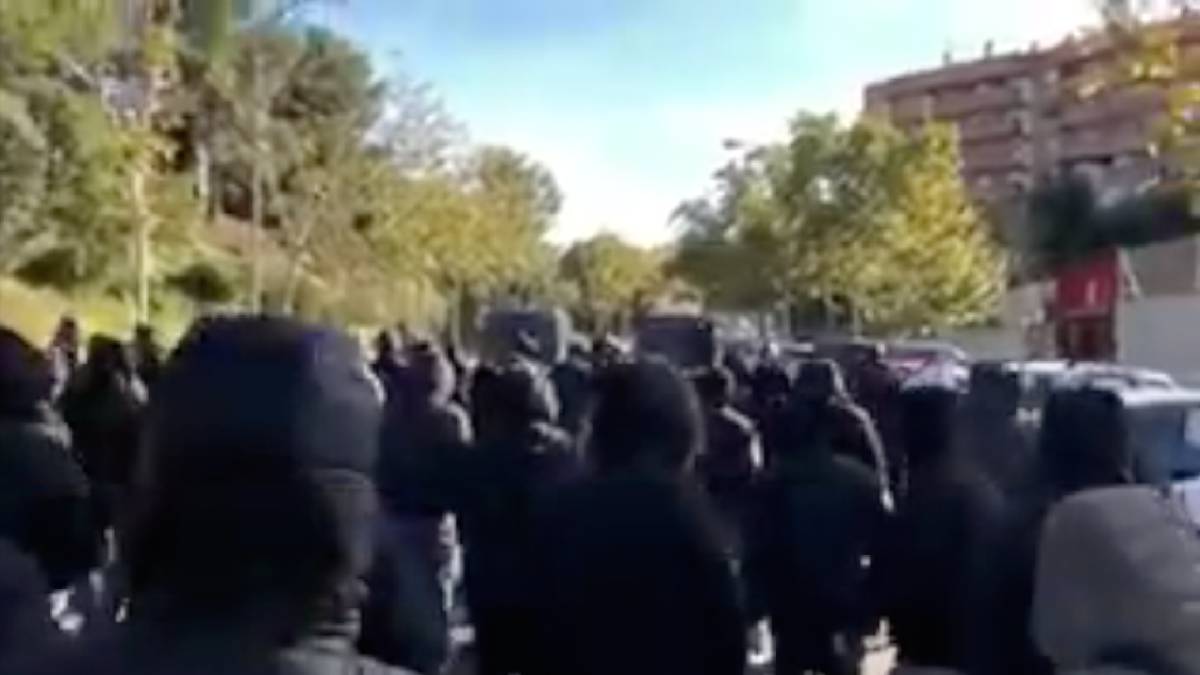 Barcelona Boixos Nois ultras sing Nazi song at Vallecas - AS USA