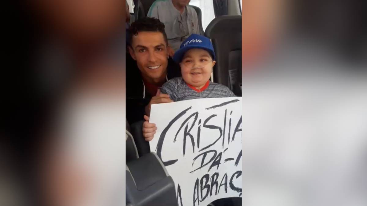 Cristiano stops team bus so young fan can get a hug - AS USA