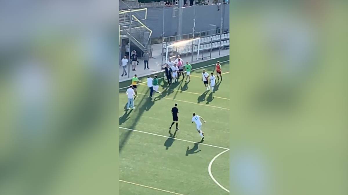 Football coach punched in face in shocking lower-league brawl - AS USA