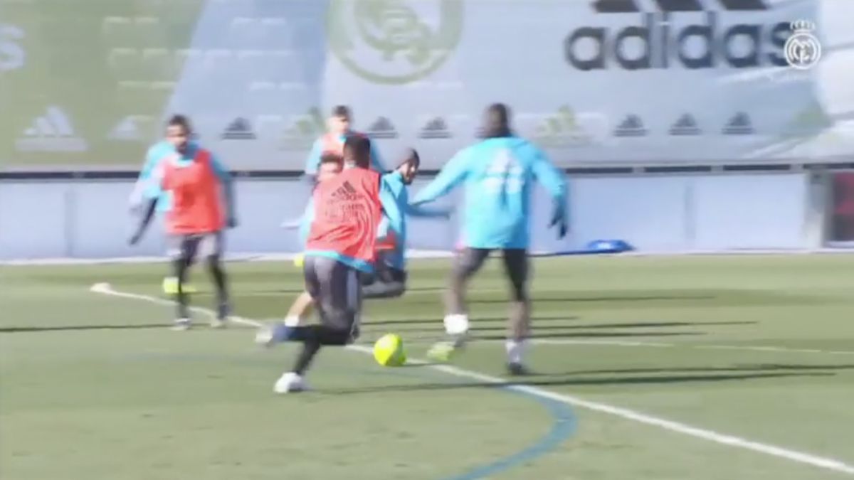 Eden Hazard pidiendo bola como loco y haciendo esto es lo que quiere ver el  madridismo