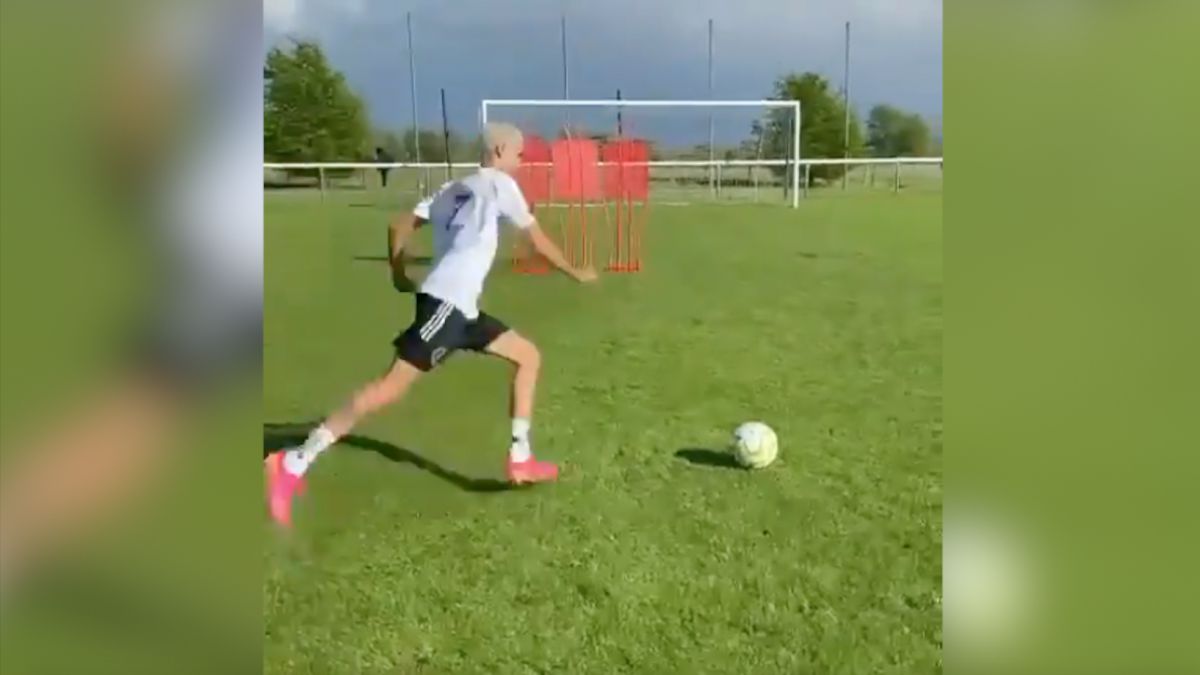 FOOTBALL | Bend it like Romeo Beckham Bend it like Romeo Beckham - AS USA