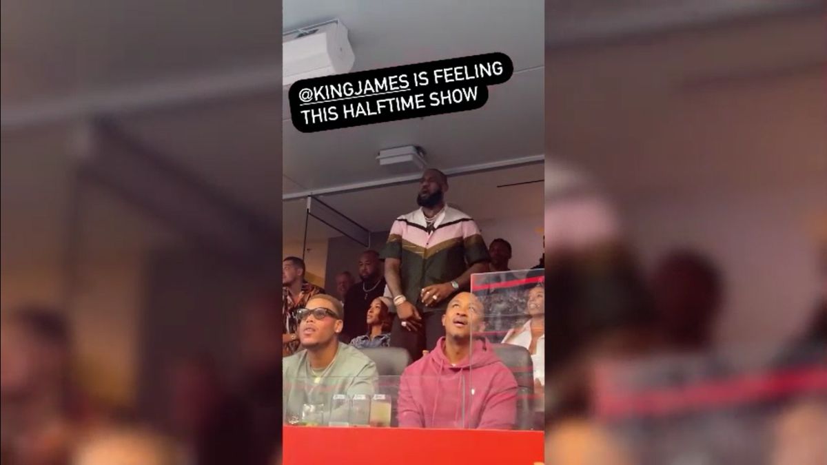 Simplemente 'The King'; así disfrutó y cantó LeBron James en el halftime  show - AS México